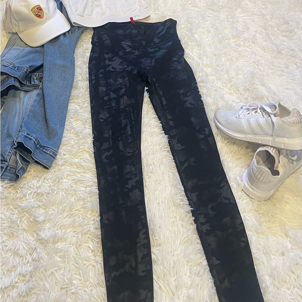 Size small spanx camo leggings